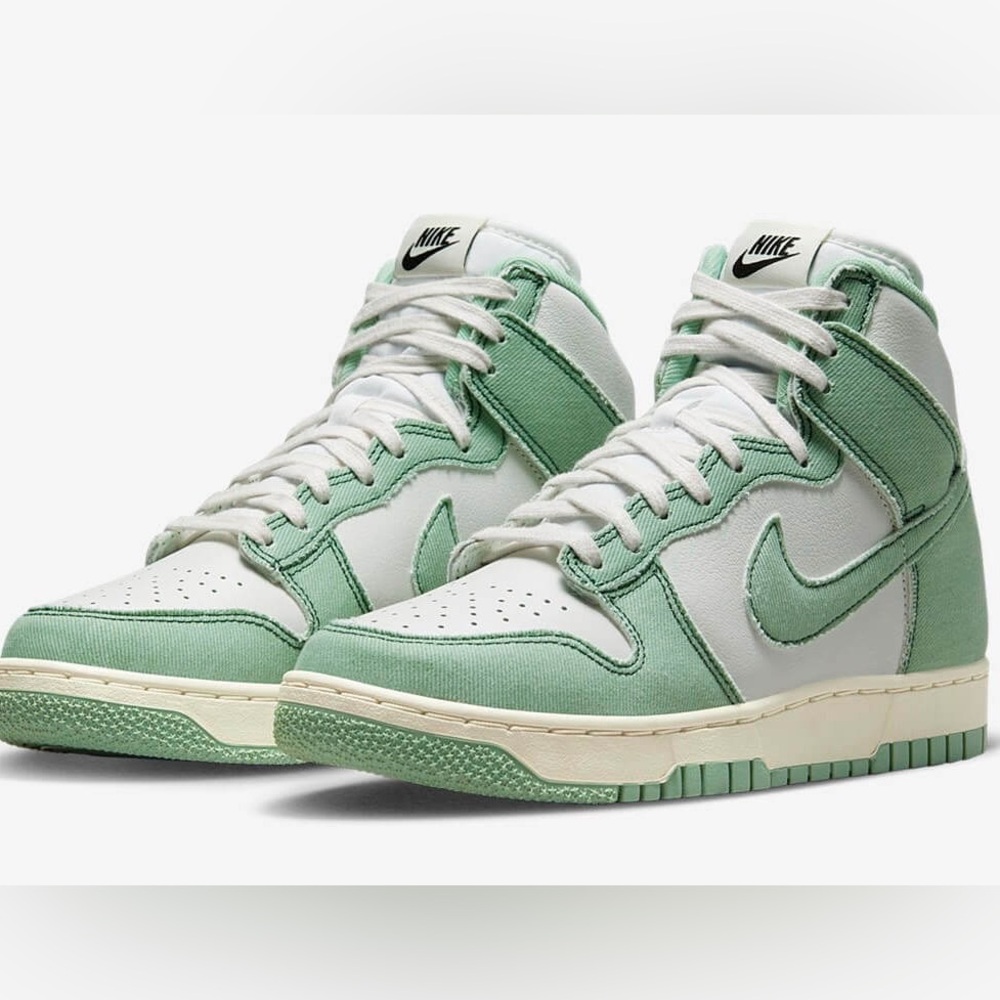 NIKE green and white dunks